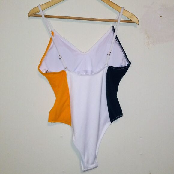 Cupshe Colorblock Forever Young One Piece Swimsuit-Medium-Lined-Padded-NWOT - Picture 5 of 10